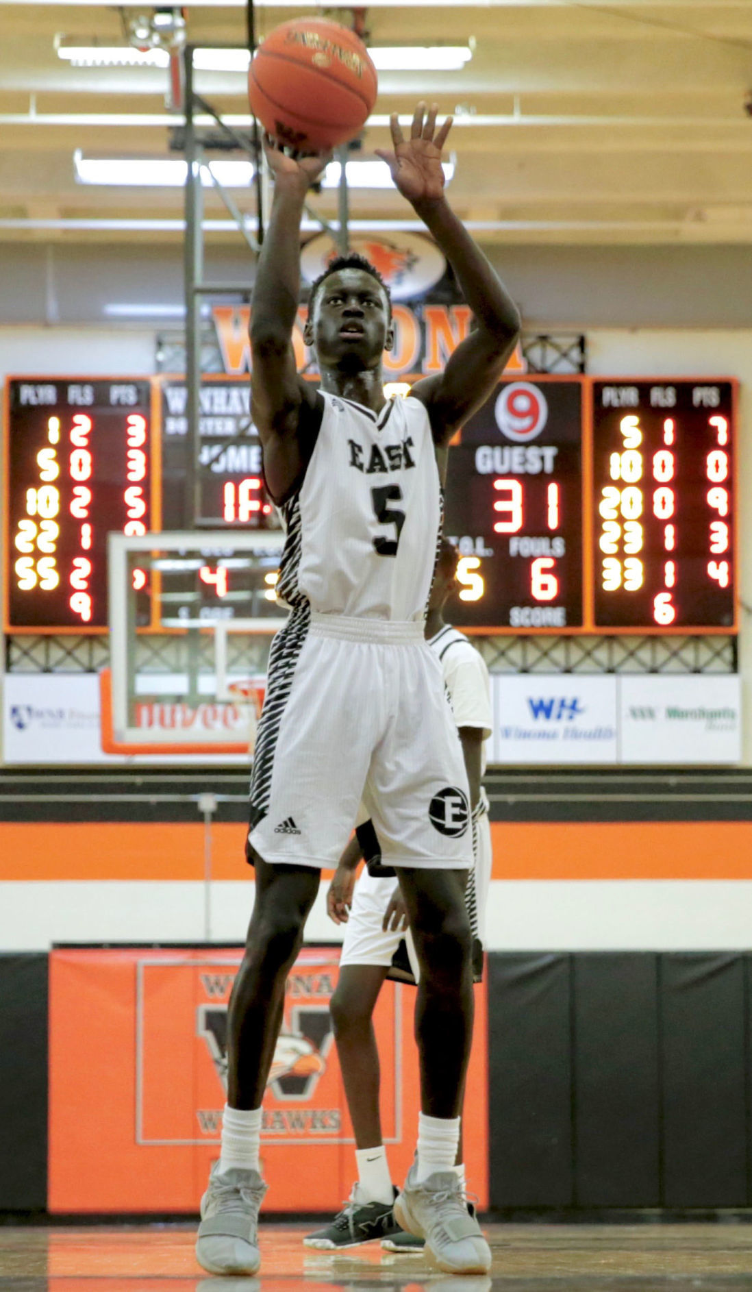Winhawk boy's basketball vs Mankato East